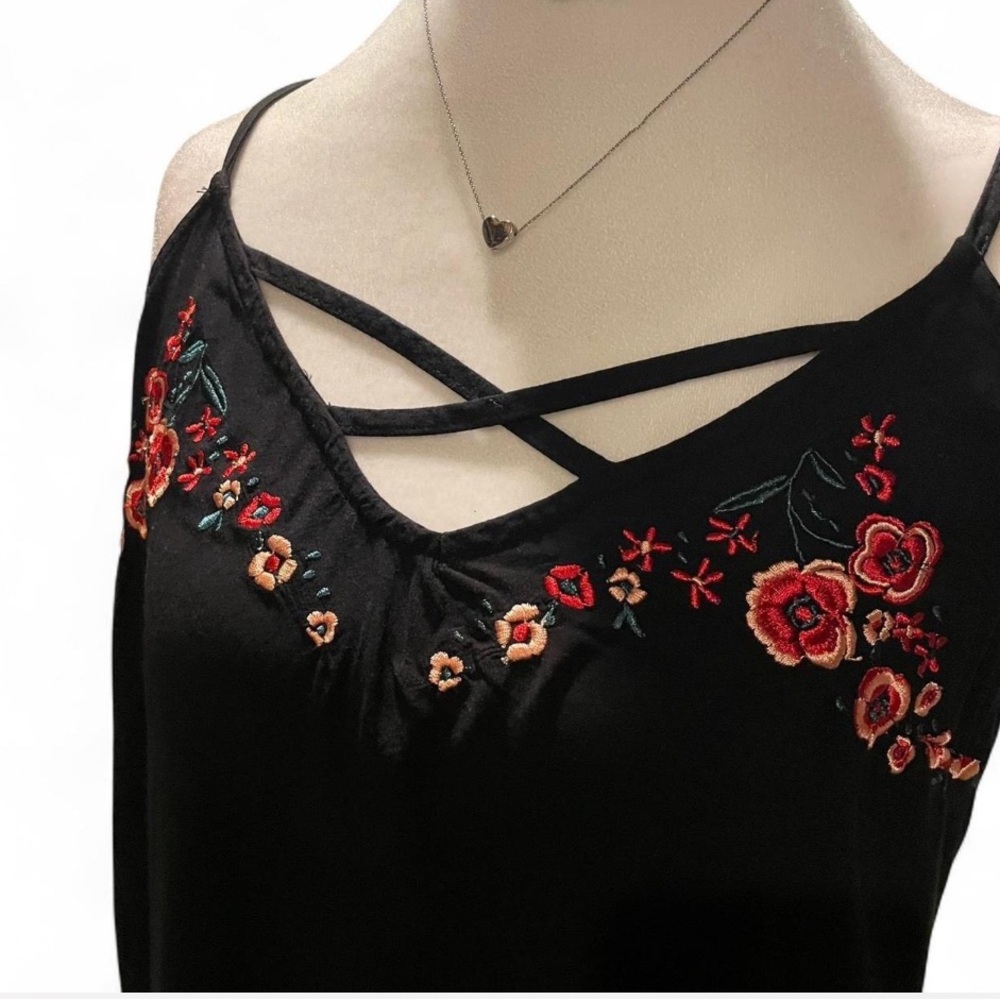Black Embroidered Floral Mini Dress Size Large P-P 19” Total Length 28”